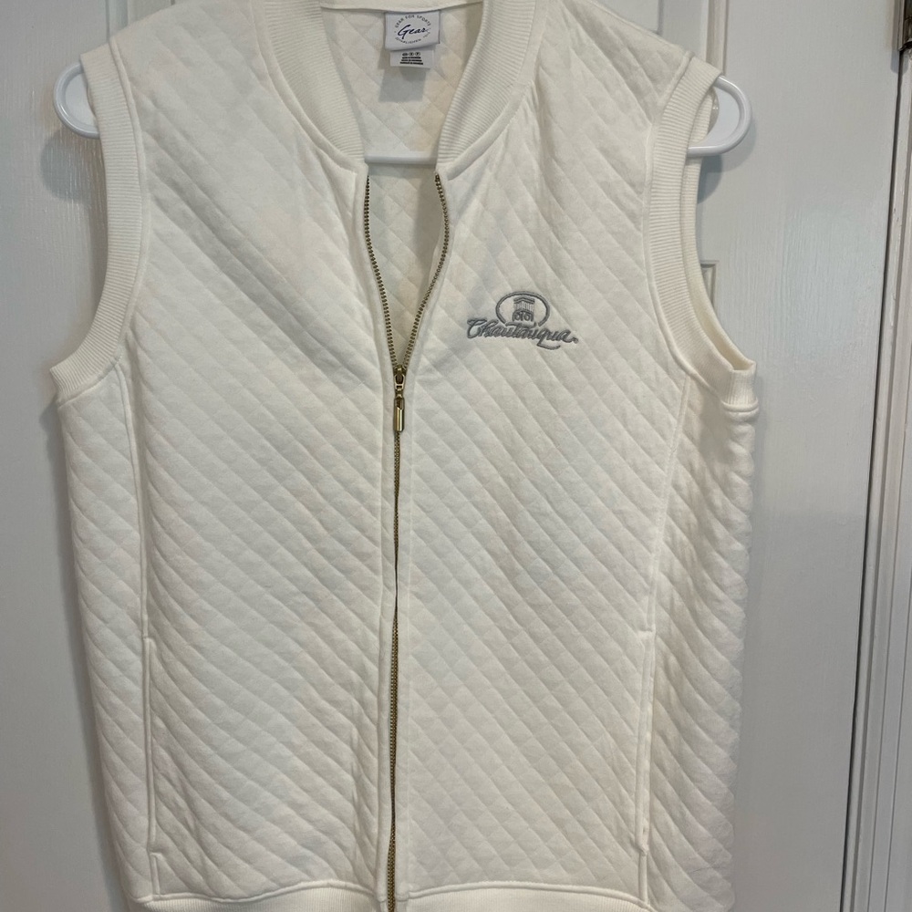 Chautauqua Gear For Sports Quilted Sleeveless Zip Vest in Cream